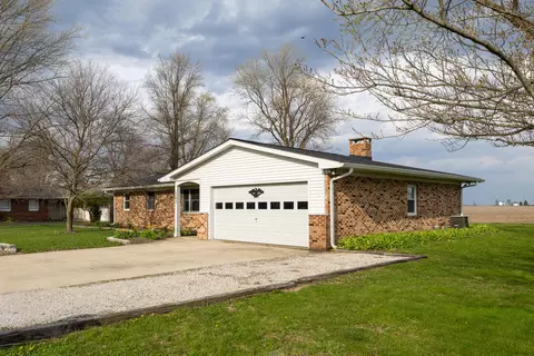 105 N Homer Ln, Wolcott, IN 47995