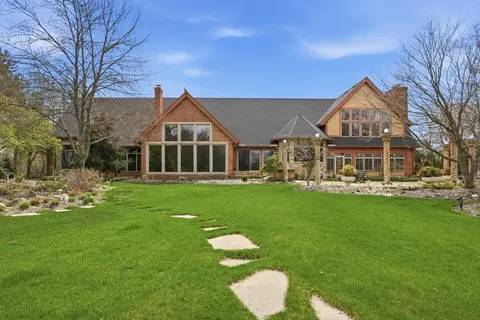 8315 Meadow Ln, Saint John, IN 46373