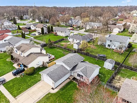 1412 Essex Dr, Chesterton, IN 46304