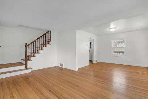 Living - 309 Belden Pl, Munster, IN 46321 photo 2 of 3