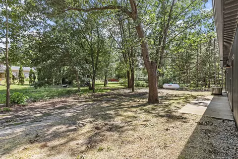 Exterior - 4021 E Porter St, De Motte, IN 46310 photo 4 of 4