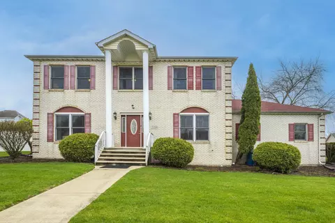 2219 Ticonderoga St, Schererville, IN 46375