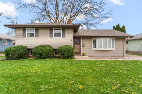 9217 Grace St, Highland, IN 46322