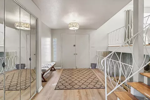 Entry Way - 551 N Union Pl, Gary, IN 46403 photo 1 of 3