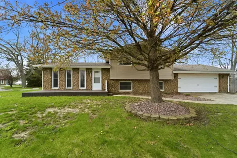 9830 Mckinley St, Crown Point, IN 46307
