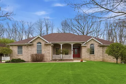 441 Meadowbrook Dr, Valparaiso, IN 46383