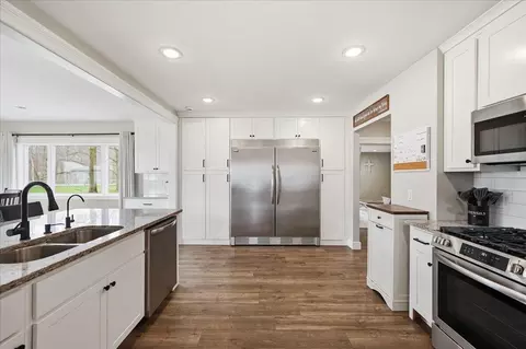 Kitchen - 6411 E 129th Ave, Crown Point, IN 46307 photo 5 of 8