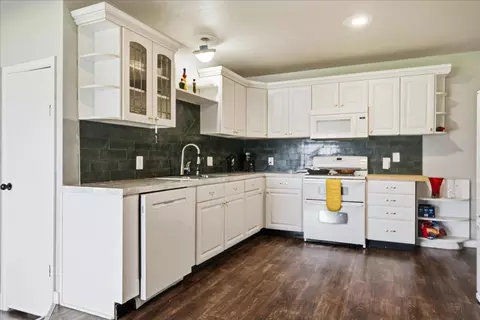 Kitchen - 6411 E 129th Ave, Crown Point, IN 46307 photo 7 of 8