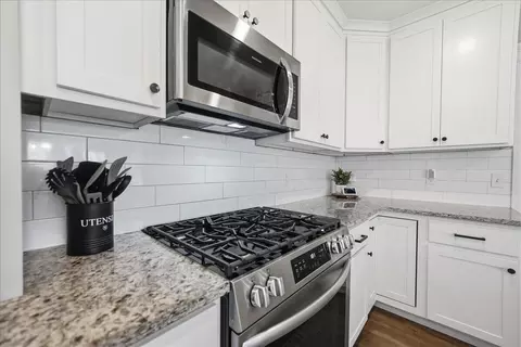 Kitchen - 6411 E 129th Ave, Crown Point, IN 46307 photo 4 of 8