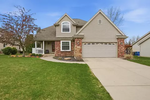 975 Driftwood Trl, Crown Point, IN 46307