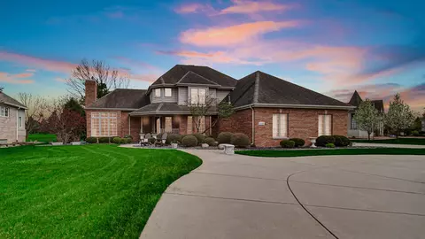1149 Royal Dublin Ln, Dyer, IN 46311