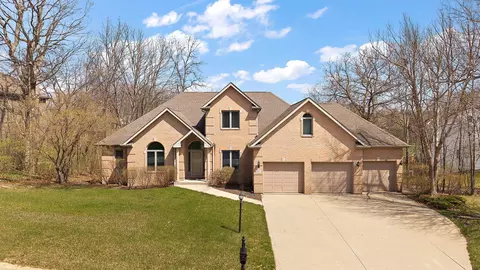 363 Tremont Ln, Valparaiso, IN 46385