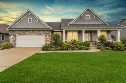 2046 Franklin Dr, Crown Point, IN 46307