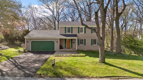 2007 Sherwood Dr, Valparaiso, IN 46385