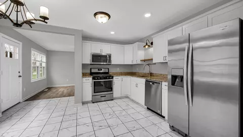 Kitchen - 309 Michigami Trl, Porter, IN 46304 photo 3 of 3