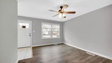 Living - 309 Michigami Trl, Porter, IN 46304 photo 3 of 8