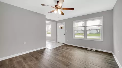 Living - 309 Michigami Trl, Porter, IN 46304 photo 4 of 8
