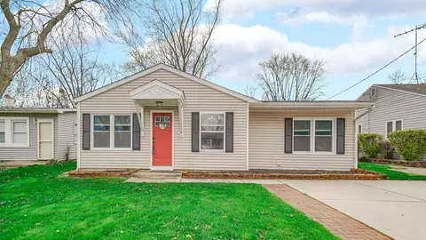 309 Michigami Trl, Porter, IN 46304