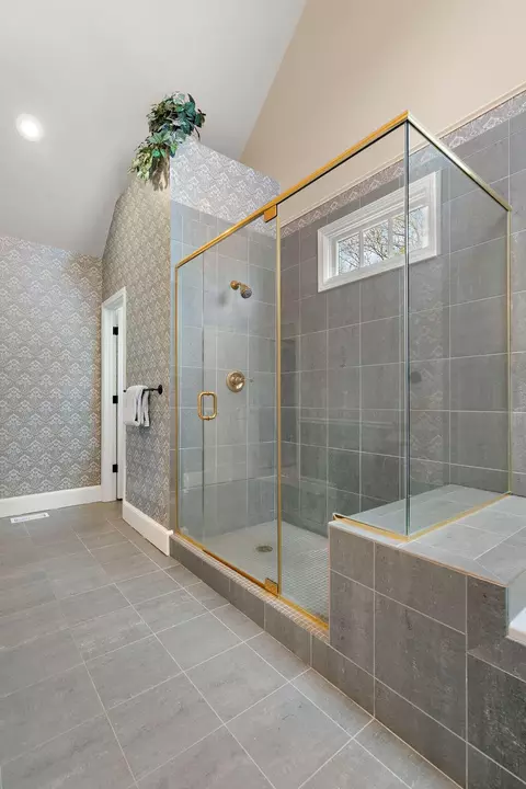 Bath - 8348 Castle Dr, Munster, IN 46321 photo 4 of 6