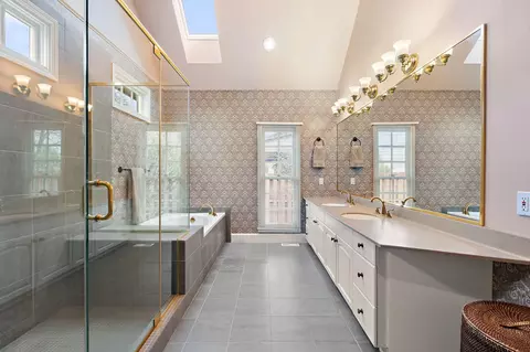 Bath - 8348 Castle Dr, Munster, IN 46321 photo 3 of 6