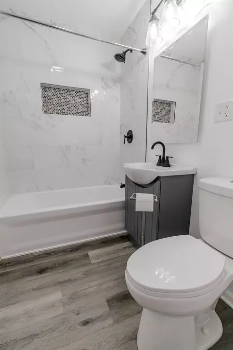 Bath - 4082 W 21st Pl, Gary, IN 46404 photo 1 of 7
