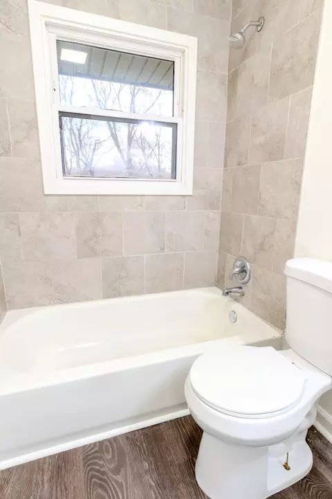 Bath - 1407 E 51st Pl, Gary, IN 46409 photo 2 of 5
