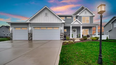 2207 Mary Ln, Valparaiso, IN 46383