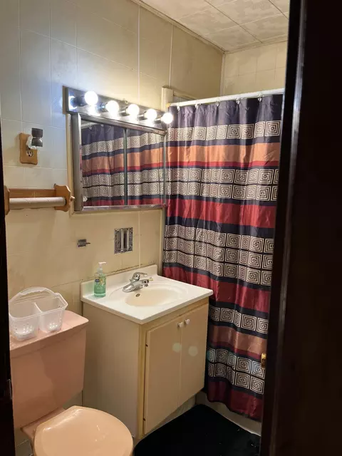 Bath - 1752 Hayes St, Gary, IN 46404 photo 1 of 4