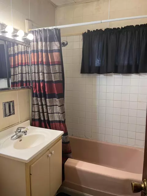 Bath - 1752 Hayes St, Gary, IN 46404 photo 3 of 4