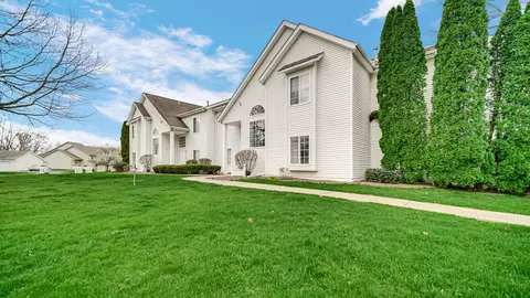 3001 Columbine Cir #F, Valparaiso, IN 46383