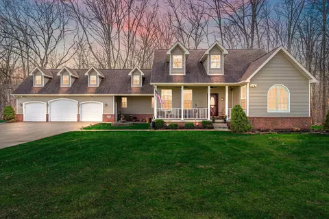 228 W Papillon Dr, Valparaiso, IN 46385