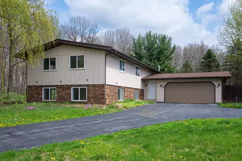 831 Opal Dr, Valparaiso, IN 46383