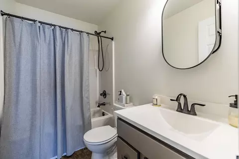 Bath - 15402 W 102nd Pl, Dyer, IN 46311 photo 2 of 2