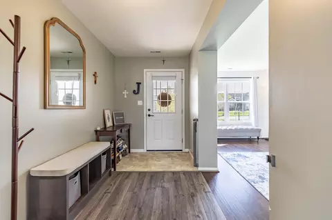 Entry Way - 15402 W 102nd Pl, Dyer, IN 46311 photo 3 of 7