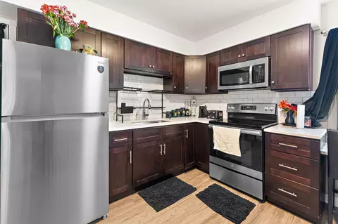 Kitchen - 2102-2104 Washington Ave, Chesterton, IN 46304 photo 2 of 4