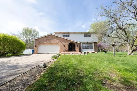 906 Honeysuckle Ln, Michigan City, IN 46360