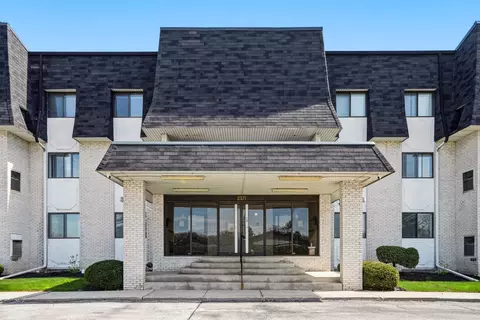 2371 Deerpath Dr #305, Schererville, IN 46375