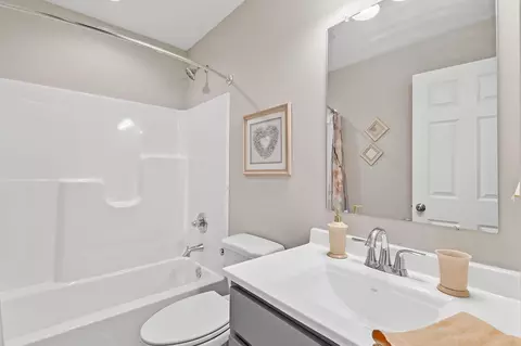 Bath - 2602 Hudson Rd, Valparaiso, IN 46385 photo 2 of 2