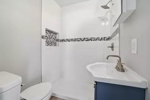 Bath - 560 Ralston St, Gary, IN 46406 photo 1 of 1