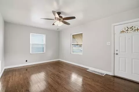 Living - 263 Taft St, Gary, IN 46404 photo 1 of 2