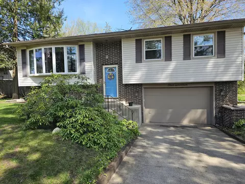417 Laurel Dr, Michigan City, IN 46360