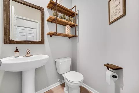 Bath - 11150 Putnam Dr, Crown Point, IN 46307 photo 1 of 2