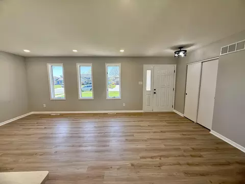 Living - 601 N Holly Ln, Griffith, IN 46319 photo 3 of 5