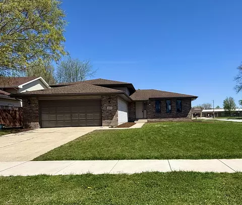 Exterior - 601 N Holly Ln, Griffith, IN 46319 photo 2 of 5