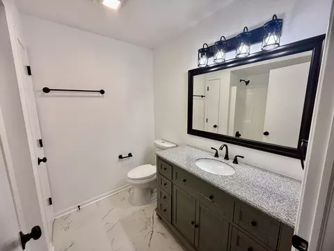 Bath - 601 N Holly Ln, Griffith, IN 46319 photo 9 of 11