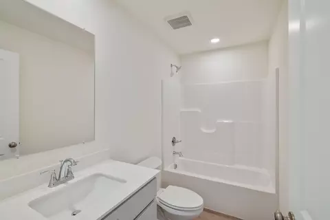 Bath - 563 E 130th Ave, Crown Point, IN 46307 photo 3 of 3