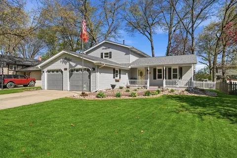 242 Bunker Dr, Schererville, IN 46375
