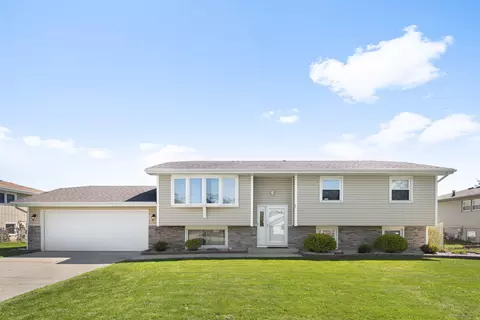 9713 Buchanan St, Crown Point, IN 46307