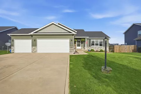 18389 Peggy Sue Dr, Lowell, IN 46356