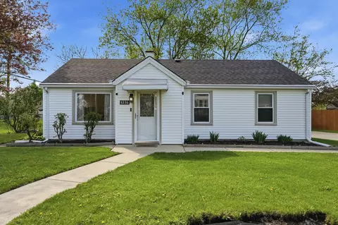 8236 Ellsworth Pl, Merrillville, IN 46410